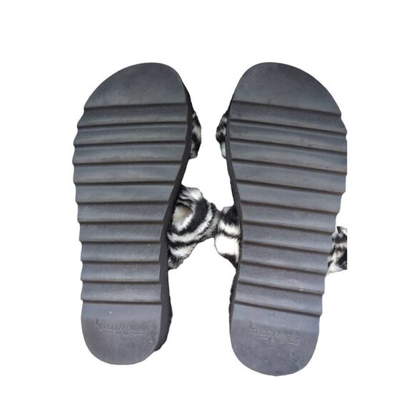 Koolaburra By Ugg Women's Size 12 Black Zebra Print Fuzzy Slipper Slides - Picture 5 of 5